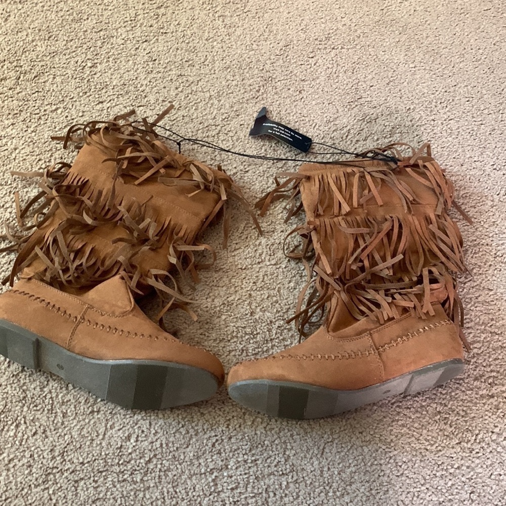 𝅺NWT fringe boots size 6 - Picture 3 of 5